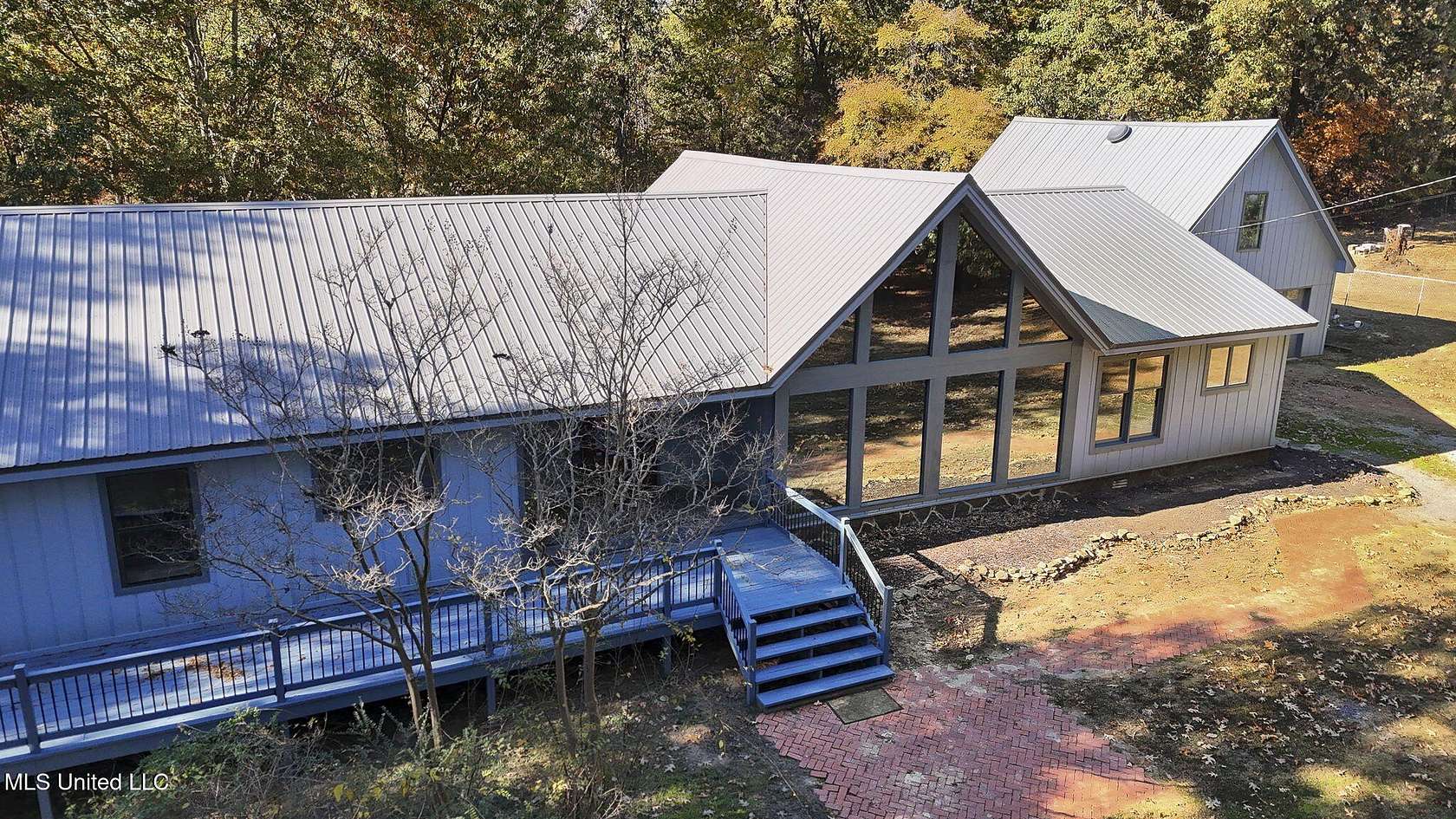 9.6 Acres of Residential Land with Home for Sale in Coldwater, Mississippi