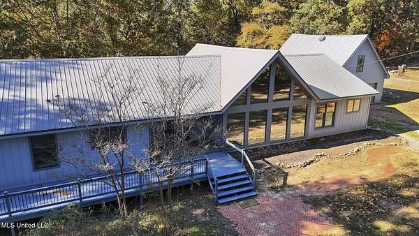 9.6 Acres of Residential Land with Home for Sale in Coldwater, Mississippi