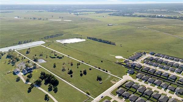 10 Acres of Land for Sale in Navasota, Texas