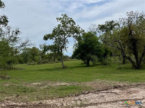5 Acres of Land for Sale in Victoria, Texas