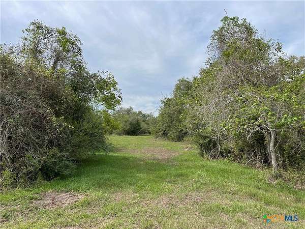 5 Acres of Land for Sale in Victoria, Texas