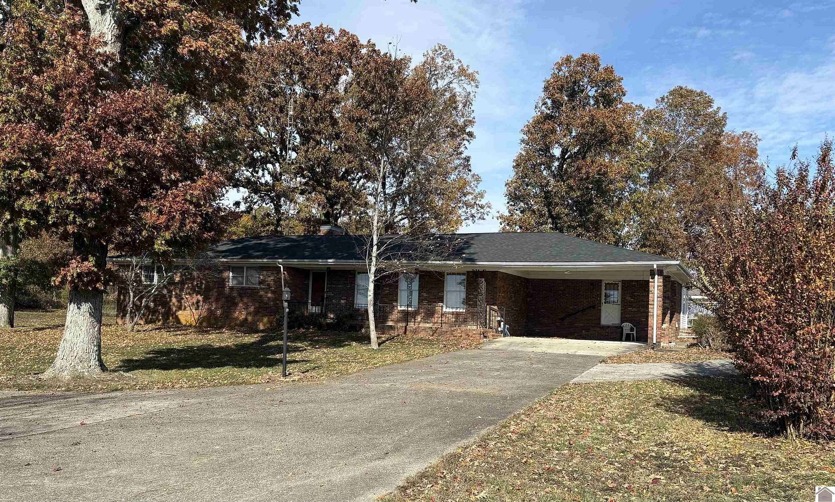 4.79 Acres of Land with Home for Sale in Cadiz, Kentucky