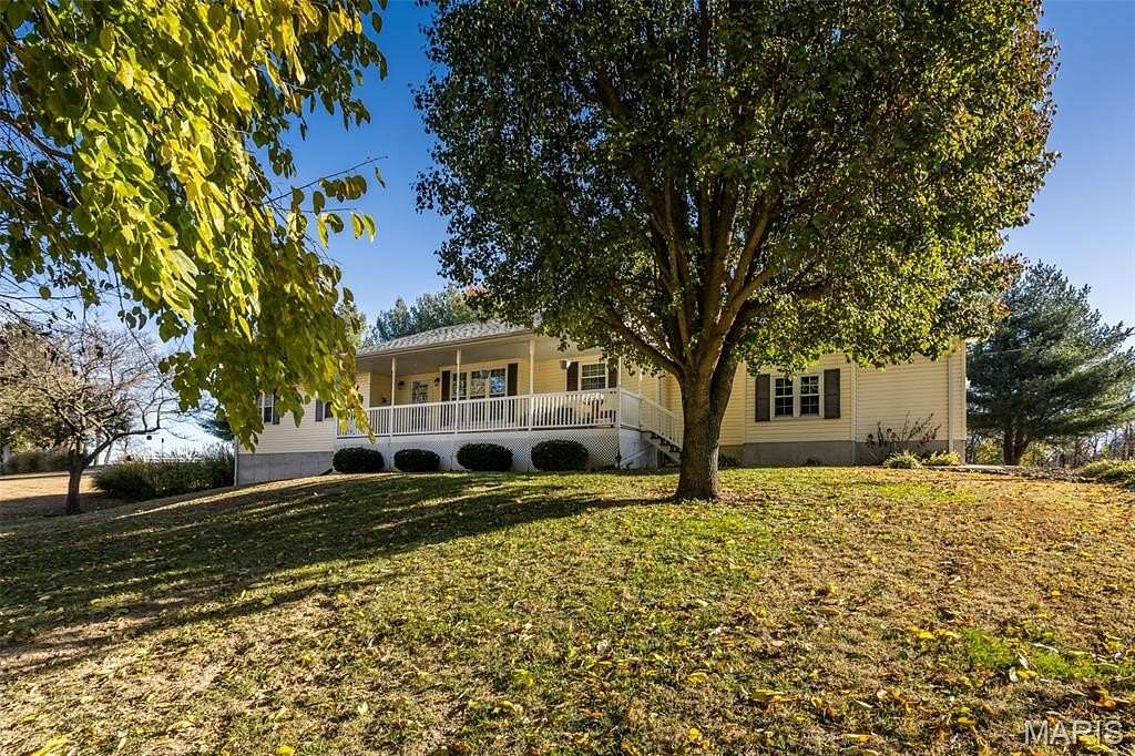 2 Acres of Residential Land with Home for Sale in Moro, Illinois