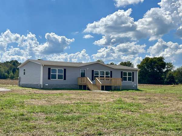 2 Acres of Residential Land with Home for Sale in Lawrenceburg, Tennessee