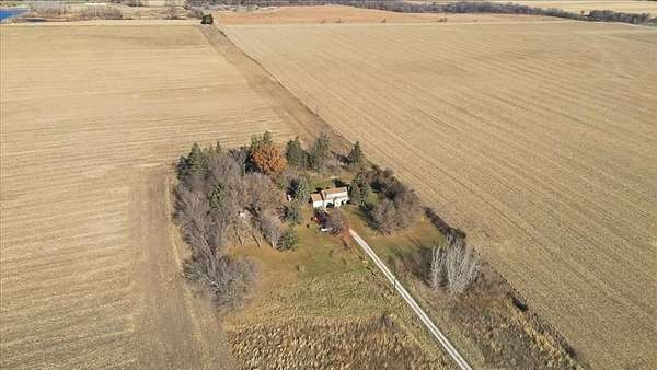 5.15 Acres of Residential Land with Home for Sale in Center Township, Iowa