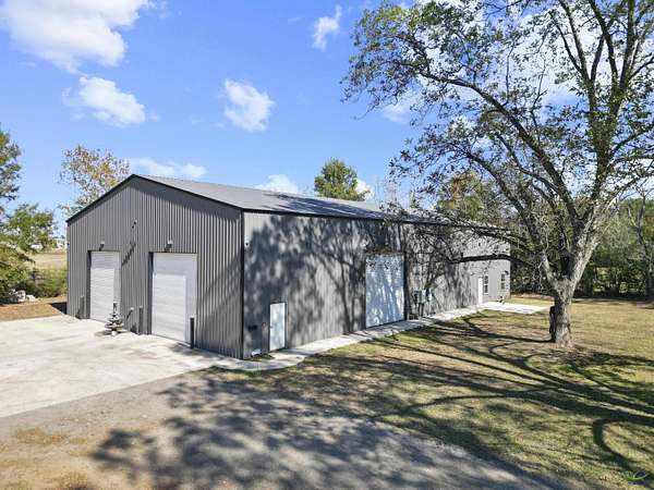 1.7 Acres of Residential Land with Home for Sale in Kathleen, Georgia