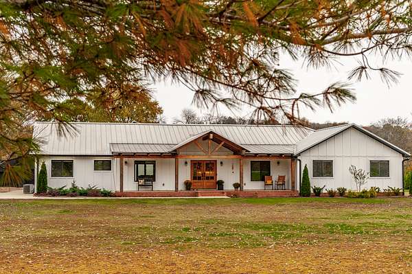 3.42 Acres of Residential Land with Home for Sale in Gallatin, Tennessee