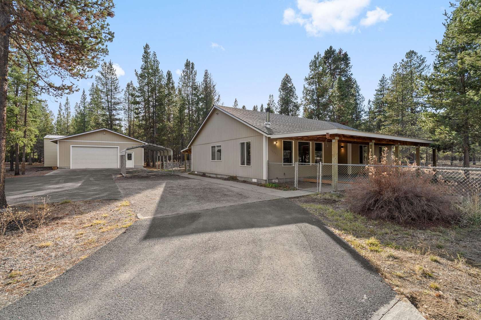 4.78 Acres of Land with Home for Sale in La Pine, Oregon