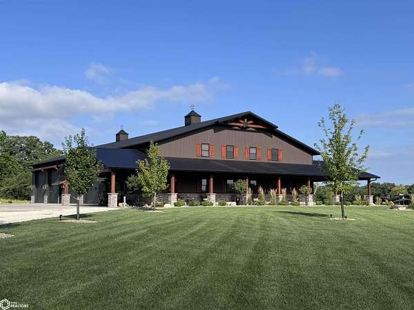 500 Acres of Recreational Land with Home for Sale in Birmingham, Iowa