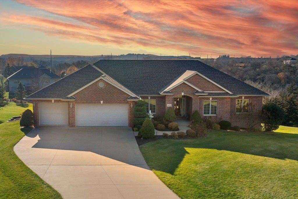 2 Acres of Residential Land with Home for Sale in Dubuque, Iowa