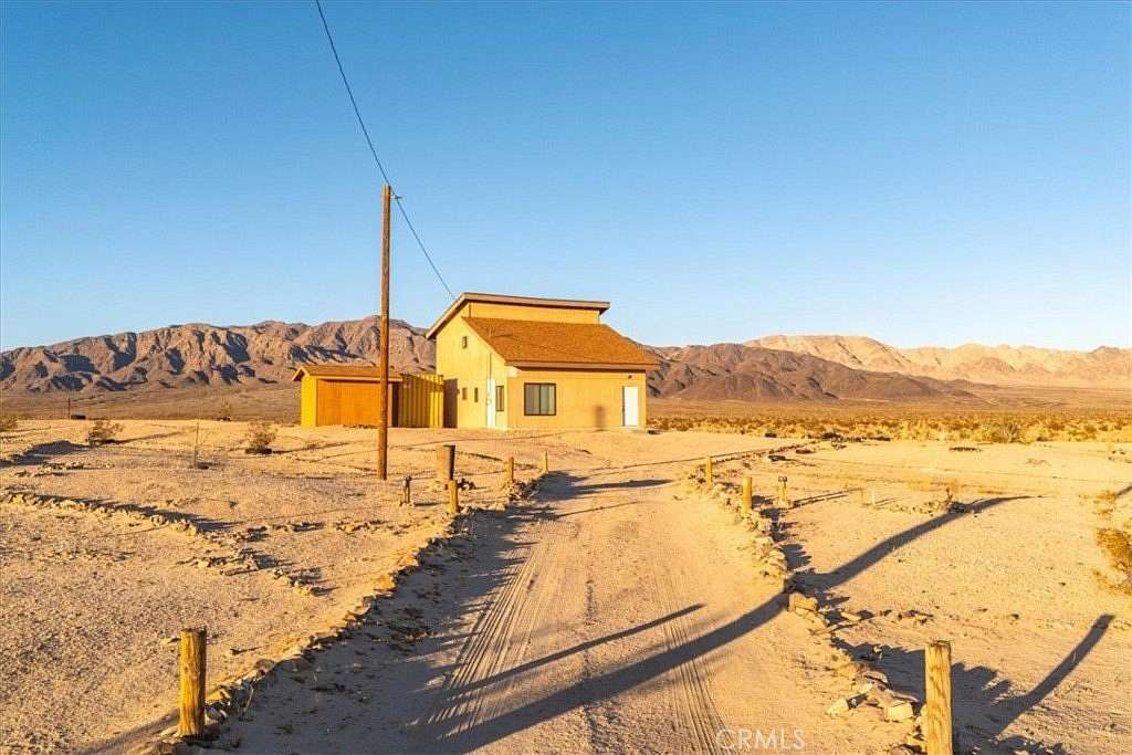 5 Acres of Residential Land with Home for Sale in Twentynine Palms, California