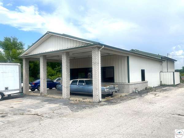 4.8 Acres of Improved Commercial Land for Sale in Sedalia, Missouri