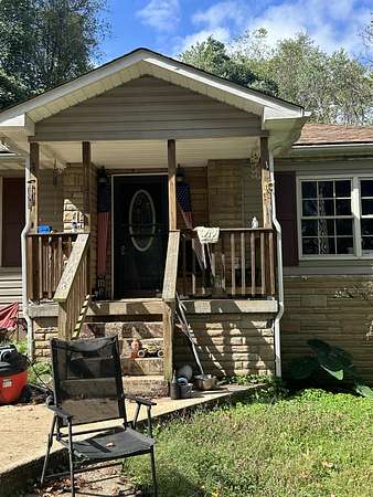 3.5 Acres of Residential Land with Home for Sale in Harriman, Tennessee