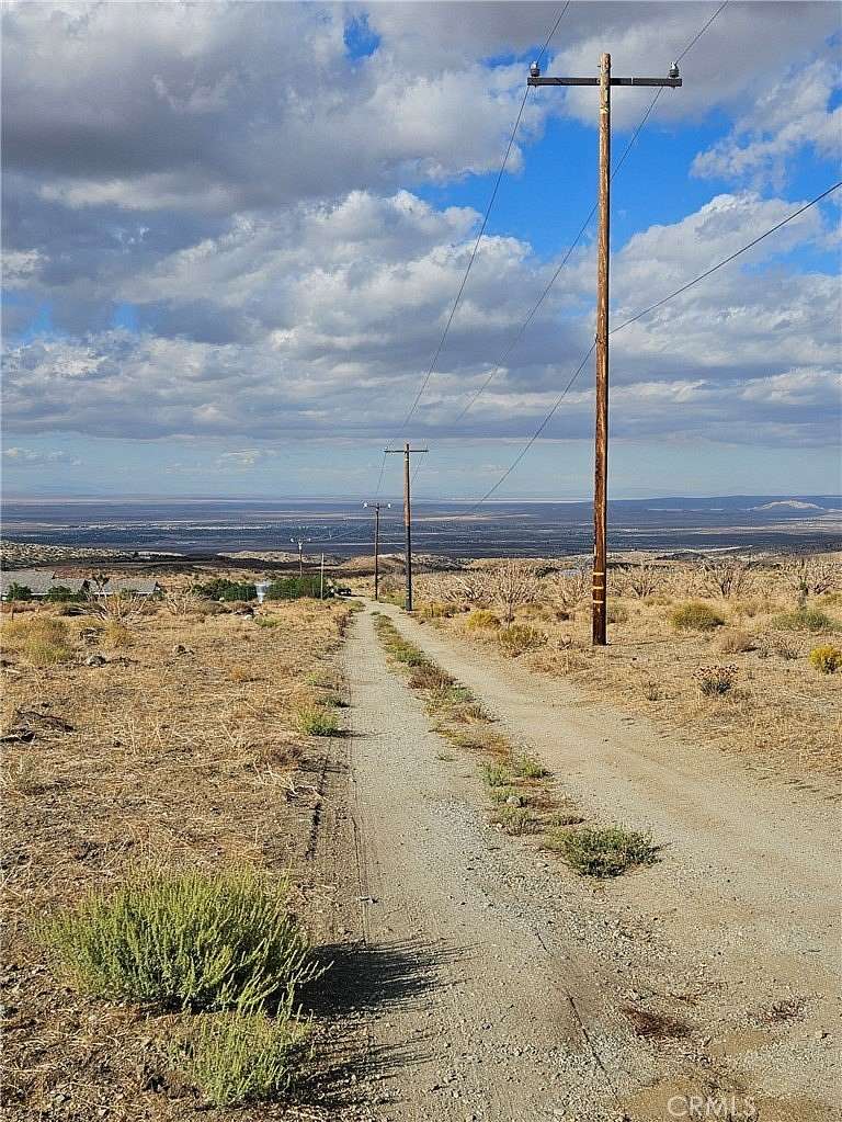 5 Acres of Land for Sale in Juniper Hills, California