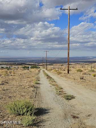 5 Acres of Land for Sale in Juniper Hills, California