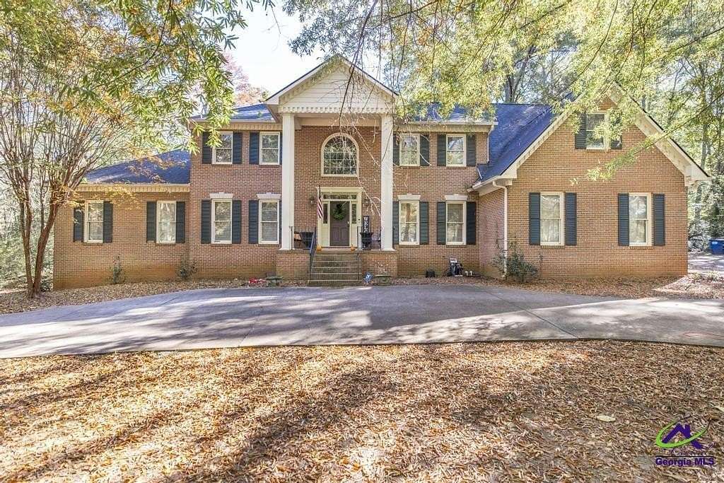 2.1 Acres of Residential Land with Home for Sale in Macon, Georgia