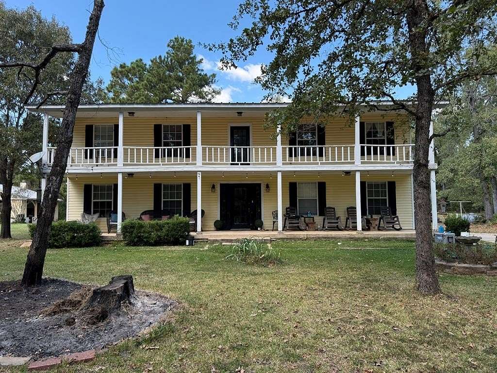 28 Acres of Land with Home for Sale in Elkhart, Texas