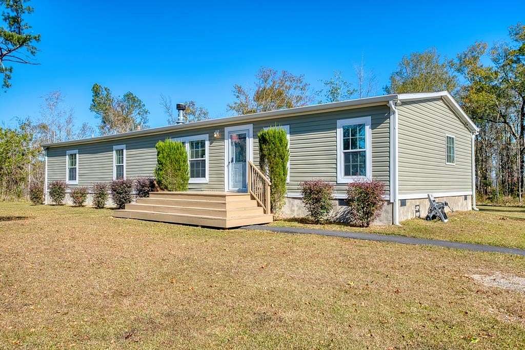 2.16 Acres of Residential Land with Home for Sale in Ray City, Georgia