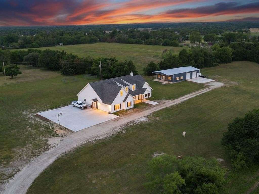 9.53 Acres of Land with Home for Sale in Terrell, Texas