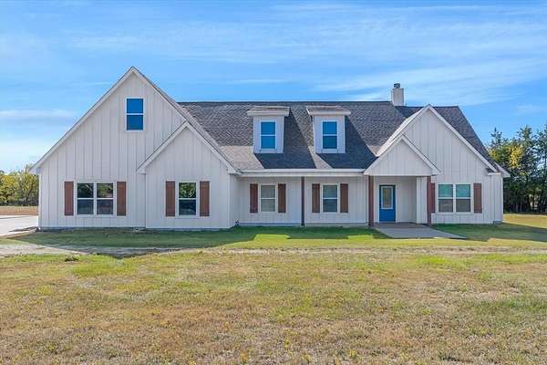 9.53 Acres of Residential Land with Home for Sale in Terrell, Texas