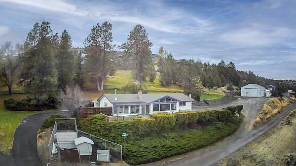 2.32 Acres of Residential Land with Home for Sale in Terrebonne, Oregon