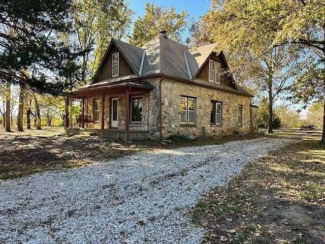 2 Acres of Residential Land with Home for Auction in Winfield, Kansas