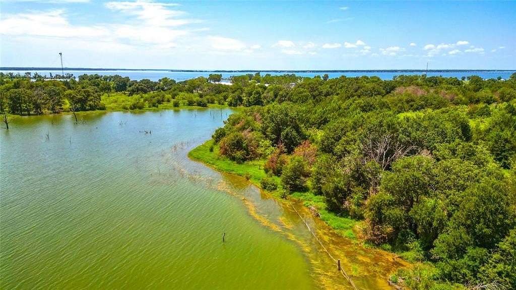 10 Acres of Land for Sale in Kerens, Texas