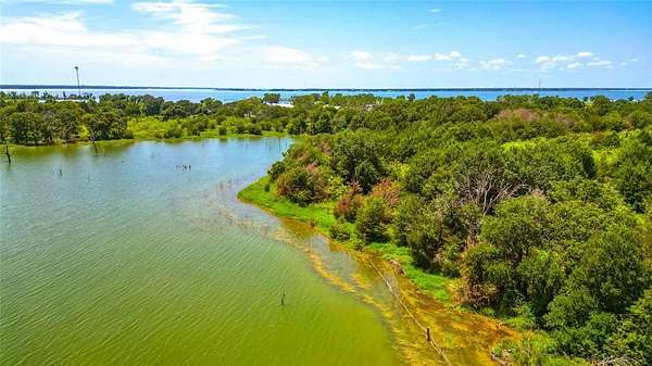 10 Acres of Land for Sale in Kerens, Texas