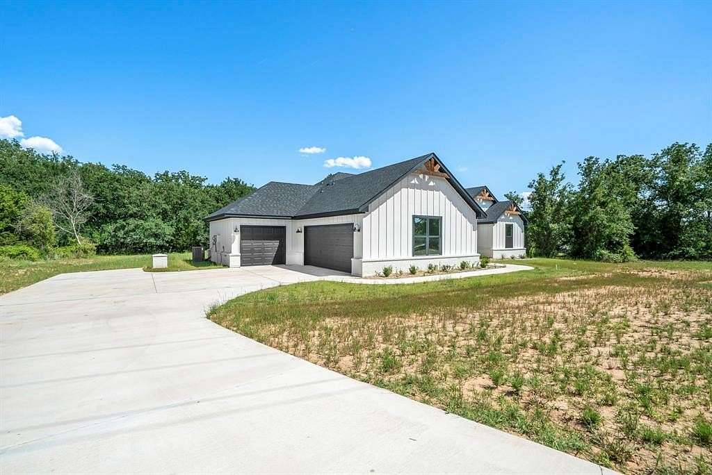 2 Acres of Residential Land with Home for Lease in Weatherford, Texas