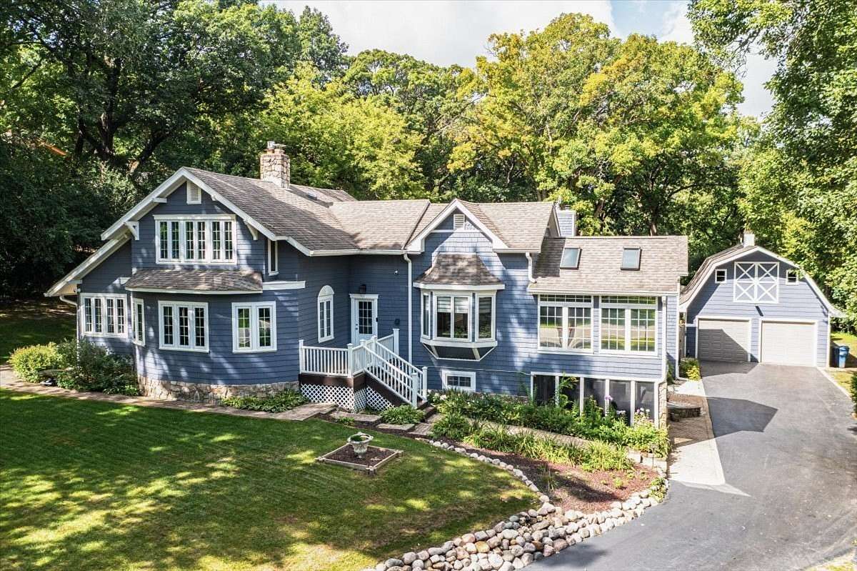 1.84 Acres of Residential Land with Home for Sale in Barrington, Illinois