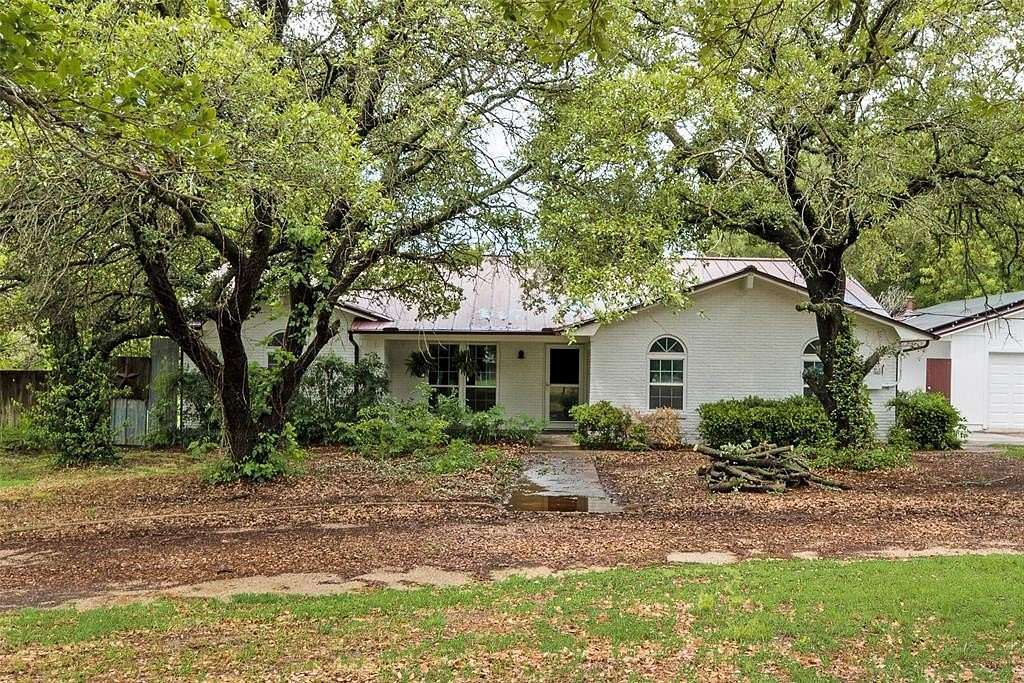 1.67 Acres of Residential Land with Home for Sale in Denton, Texas