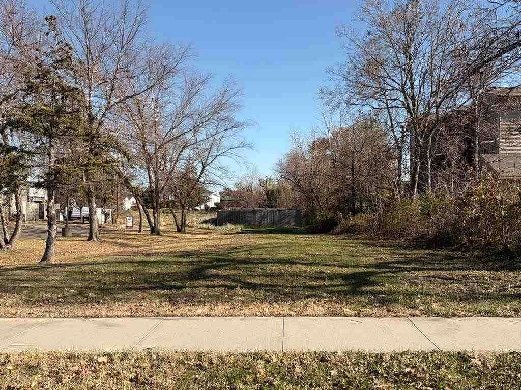 0.45 Acres of Residential Land for Sale in Cedar Rapids, Iowa
