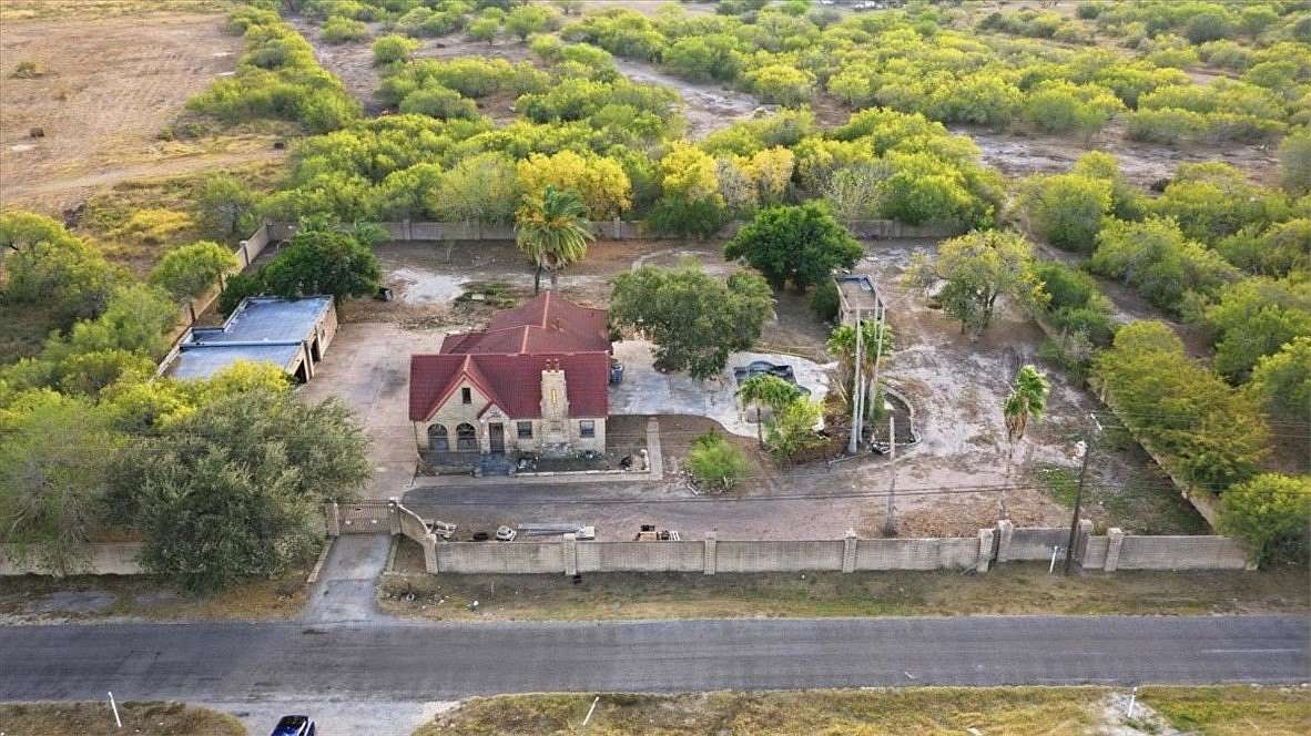 2 Acres of Residential Land with Home for Sale in Sinton, Texas