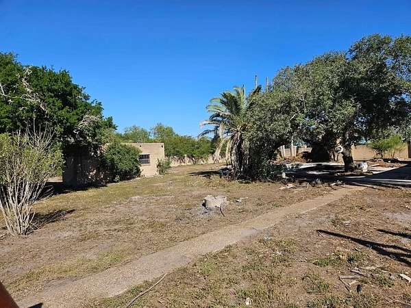 2 Acres of Residential Land with Home for Sale in Sinton, Texas