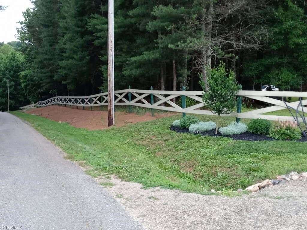 10 Acres of Residential Land for Sale in Roaring River, North Carolina