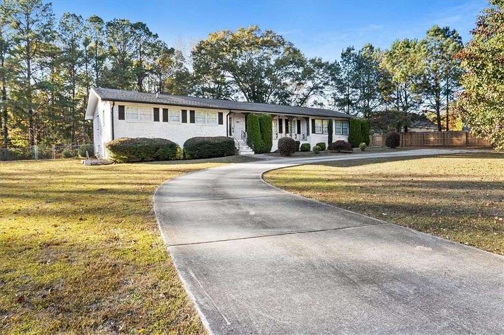 2.62 Acres of Residential Land with Home for Sale in Lithonia, Georgia