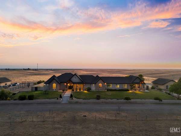 20 Acres of Agricultural Land with Home for Sale in Bakersfield, California