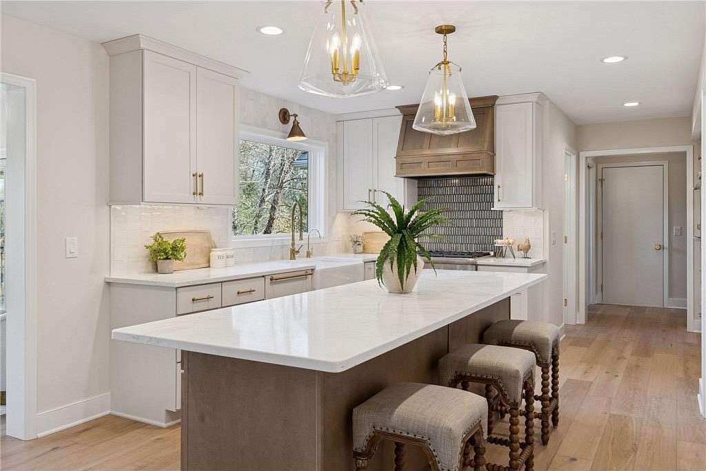 3.37 Acres of Residential Land with Home for Sale in Wayzata, Minnesota