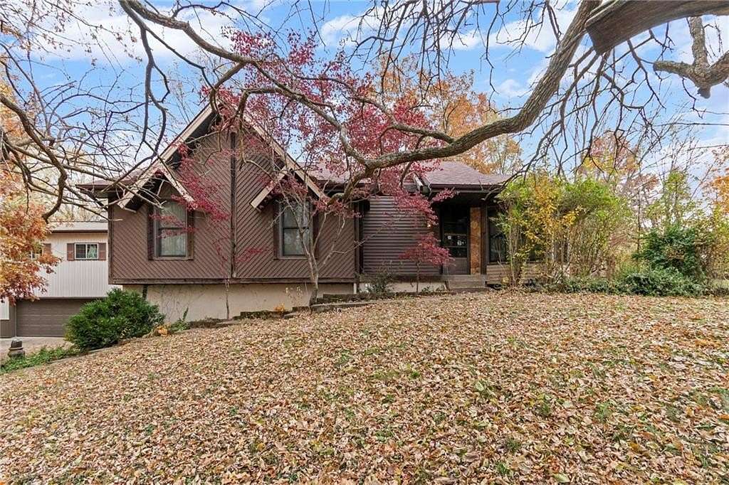 2.9 Acres of Residential Land with Home for Sale in Kearney, Missouri