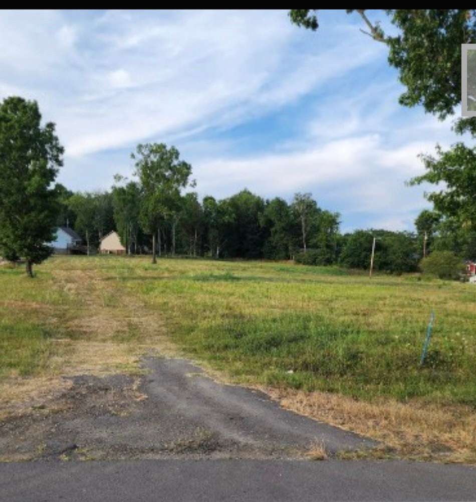 2 Acres of Commercial Land for Sale in Hartsville, Tennessee