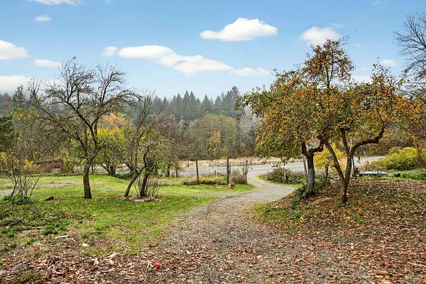 2.87 Acres of Residential Land with Home for Sale in Grants Pass, Oregon