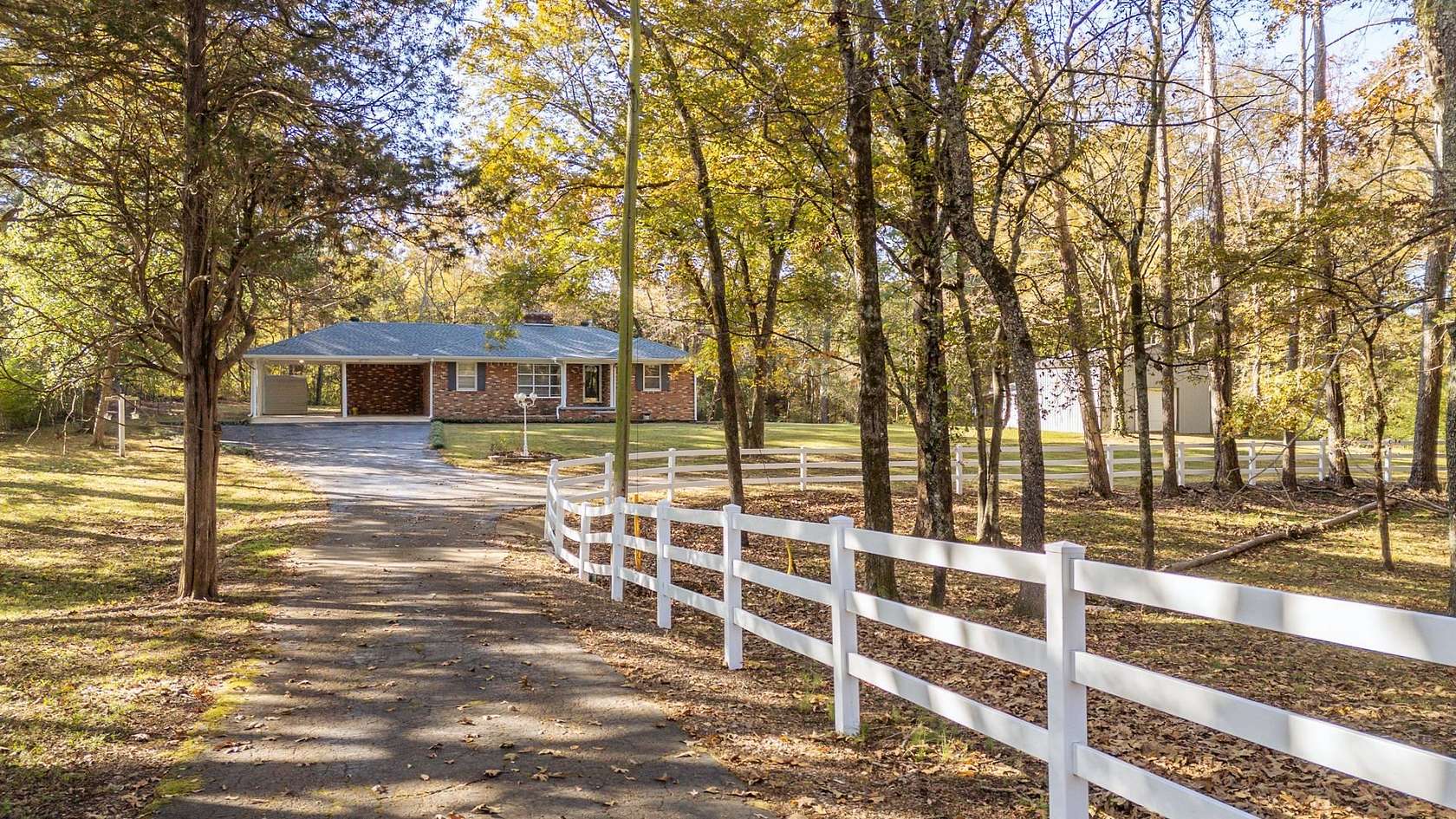 2 Acres of Residential Land with Home for Sale in Savannah, Tennessee