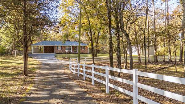 2 Acres of Residential Land with Home for Sale in Savannah, Tennessee