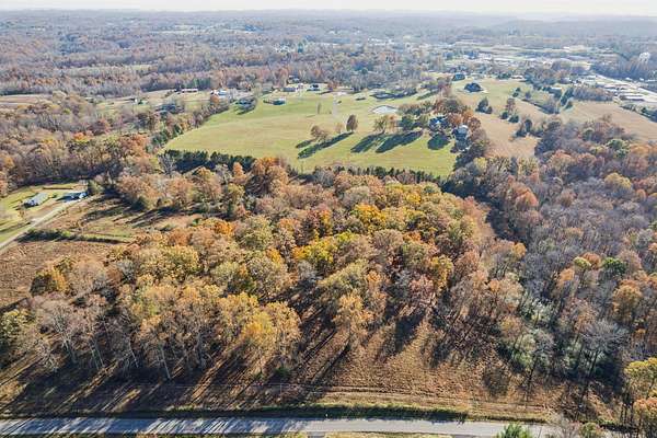 23.9 Acres of Land for Sale in Westmoreland, Tennessee