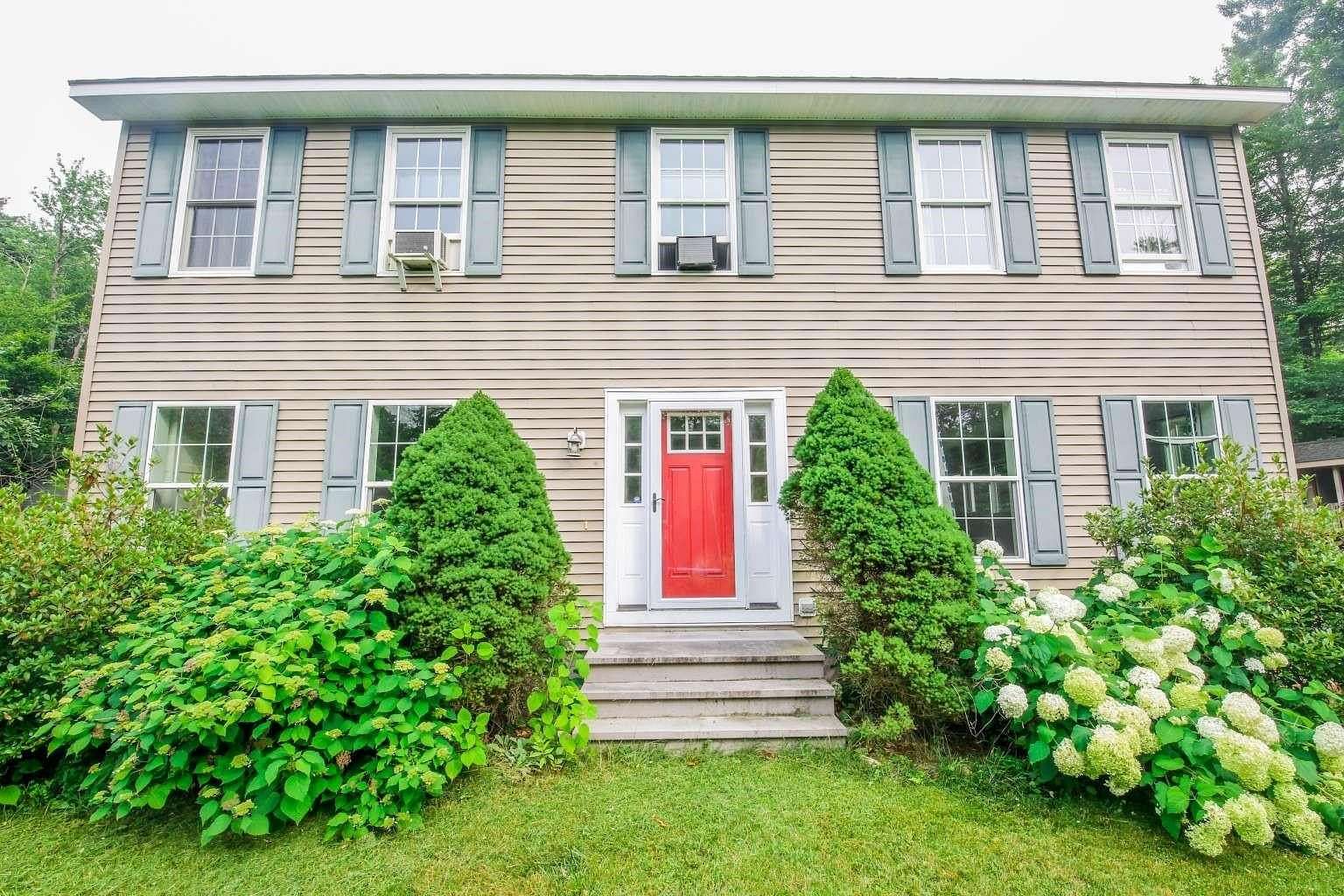 3 Acres of Residential Land with Home for Sale in Sunderland, Vermont