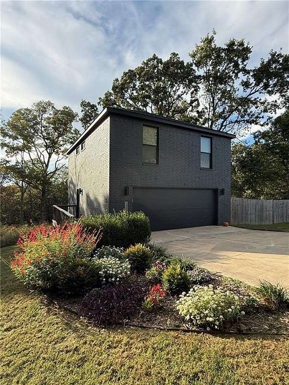 9 Acres of Residential Land with Home for Sale in Fayetteville, Arkansas