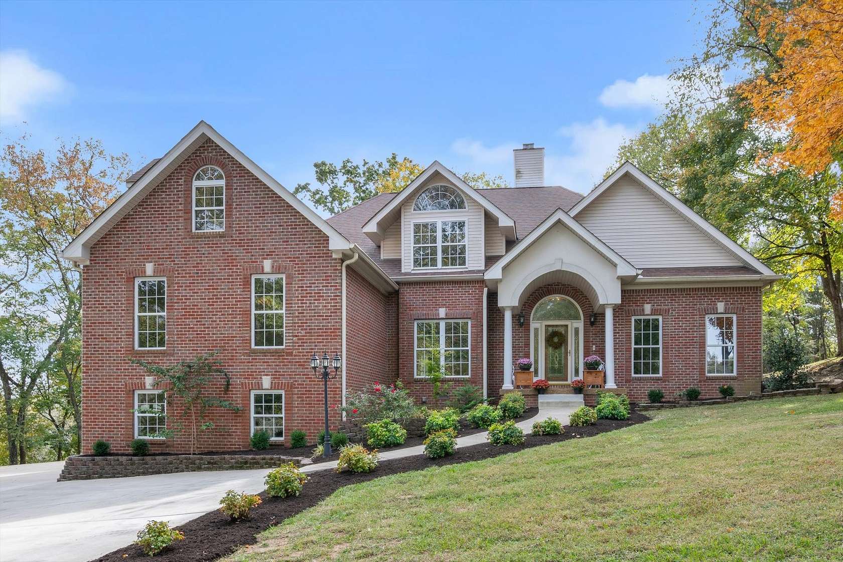 2.37 Acres of Residential Land with Home for Sale in Hendersonville, Tennessee