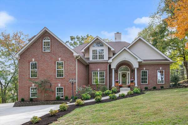 2.37 Acres of Residential Land with Home for Sale in Hendersonville, Tennessee