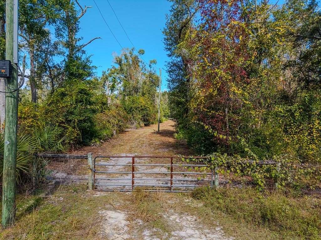 3.44 Acres of Residential Land with Home for Sale in Old Town, Florida