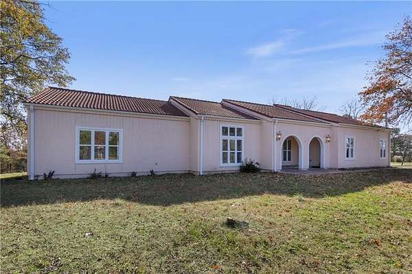 4.12 Acres of Residential Land with Home for Sale in Eureka Springs, Arkansas